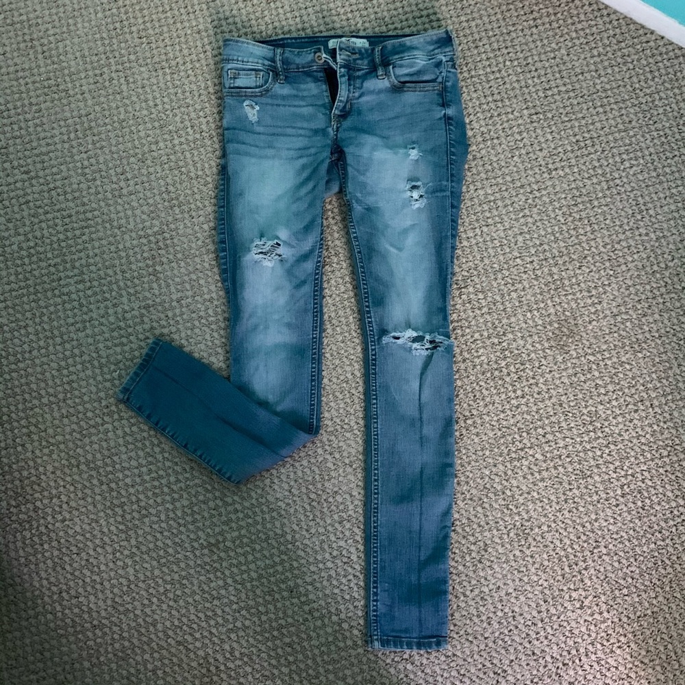Ripped medium wash hollister skinnies